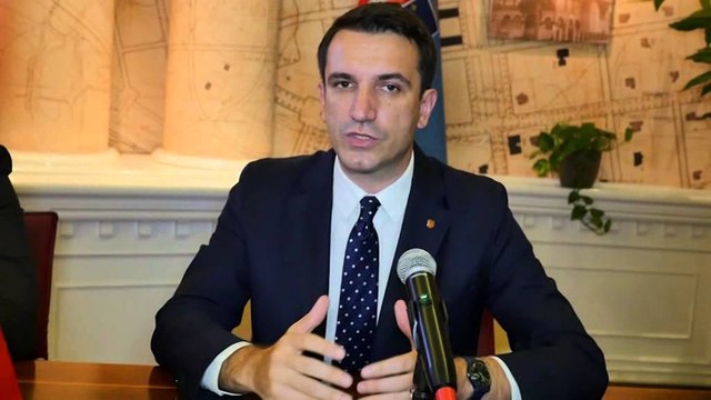 TIRANE,KREU I BASHKISE VELIAJ MARREVESHJE ME ITALIANET PER FURNIZIM ME UJE 24 ORE LAJM