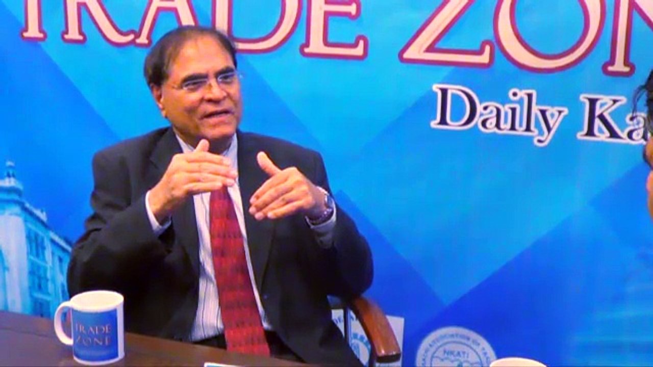 A.K. Memon discussing with Engr. M. A. Jabbar, Member of BOG - SDPI & Former Vice President of FPCCI at Trade Zone Forum