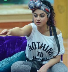 Bigg Boss 9- Priya Malik URINATES In Her Pants