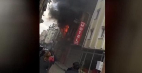 Kumkapı'da 3 katlı bina küle döndü