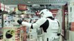 Soldados del imperio de las Galaxias se van de compras