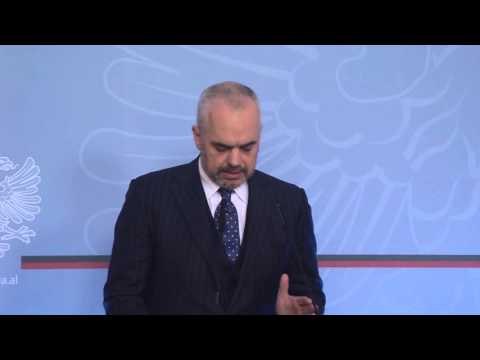 Report TV - Rama: Falet kamatëvonesa për familjet në nevojë dhe bizneset e vogla