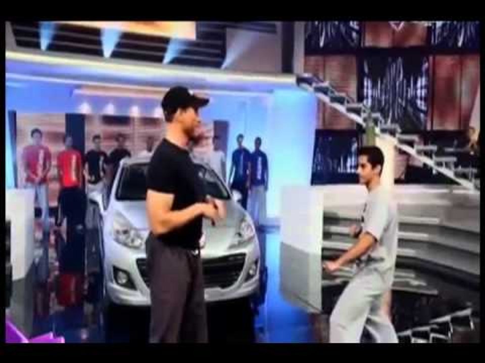 JEAN CLAUDE VAN DAMME DEMOSTRANDO SUS PATADAS