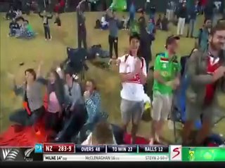 جنوبی آفریقہ کے بالر دیلسٹین نے وکٹوں کے دو ٹکرے کردئیے