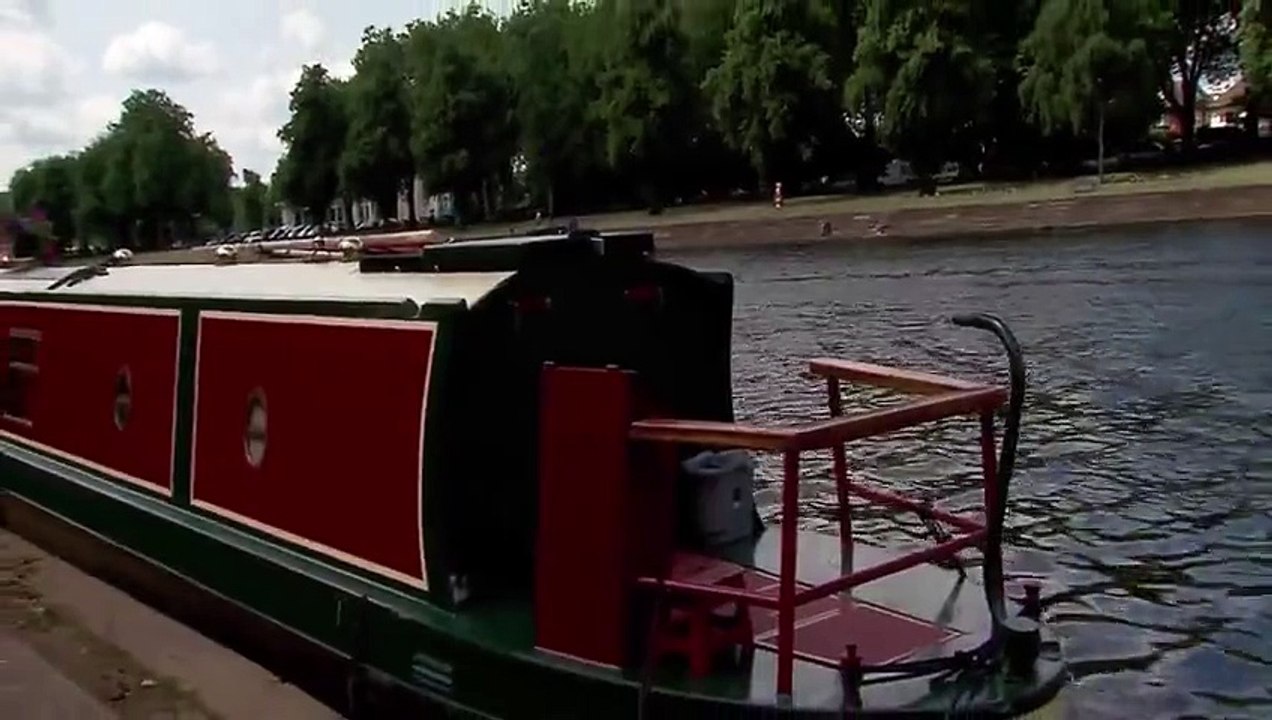 GHOST CAUGHT IN BOAT near honeymoon couple! Unseen ghost footage Real ghost videos