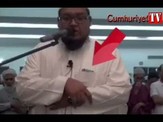 Sosyal medya bunu tartışıyor: Namaz kıldırırken Whatsapp'dan mesaj atan İmam