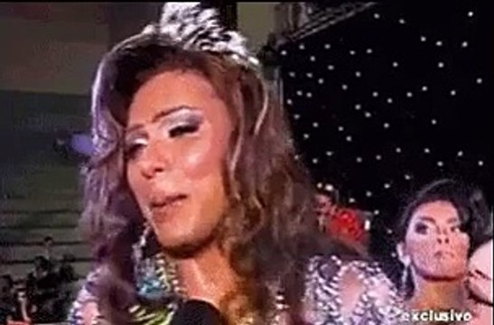 Осталась ... без короны и без парика )))