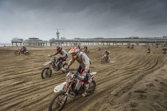 Mass Dirt Bike Racing on Hague Beach | Red Bull Knock Out