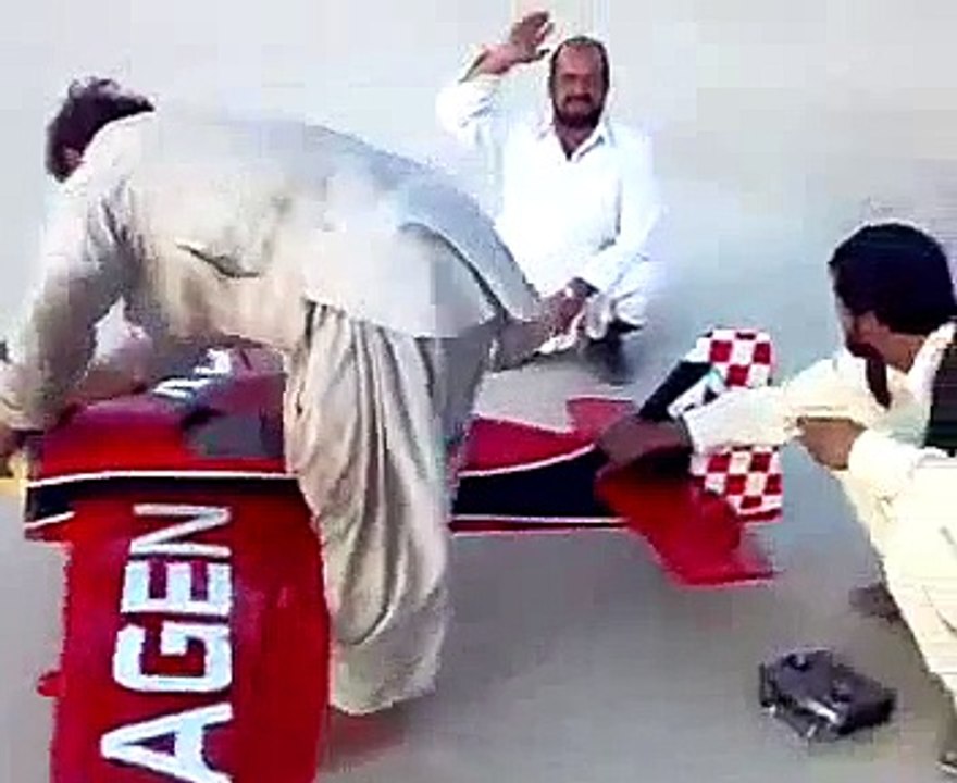 کون کہتا ہے پٹھانوں کو بے وقوف یہ ویڈیو دیکھیں