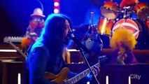 Dave Grohl hizo un duelo de batería con uno de los personajes de los Muppets