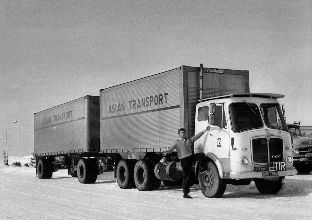 A TRIBUTE TO MR GORDON PEARCE/ M E DRIVER AT ASTRAN