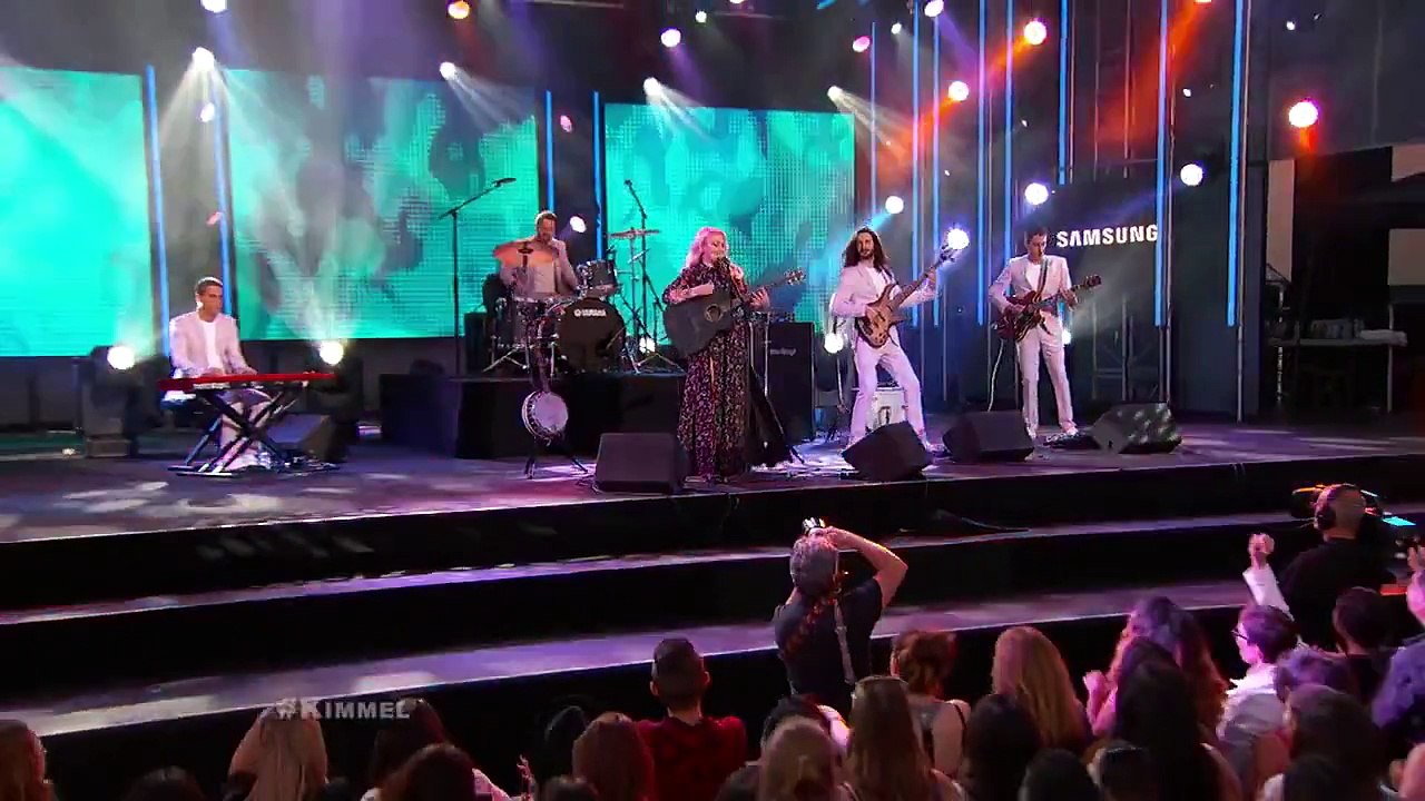 Elle King Performs Exs and Ohs