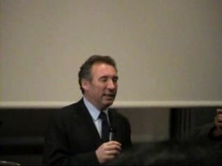 Bayrou dans le petit amphi de l'iep lyon