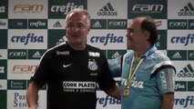 Dorival invade coletiva de Marcelo para dar os parabéns ao amigo