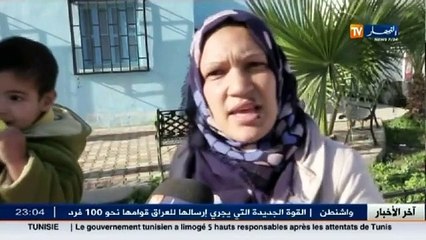 قالمة   عائلة مشردة تعتصم أمام مقر البلدية بسسب هدم بيتهم الهش