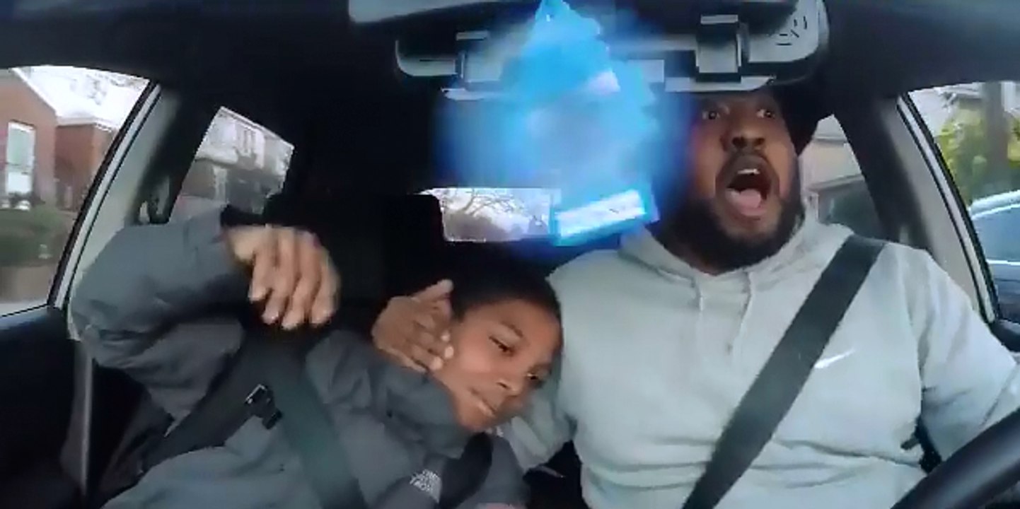 Ce papa devient fou quand il entend sa musique de rap préférée !