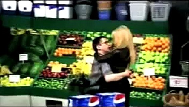 Shakira Dancing on Munni Badnam Hui Song. (Parody)