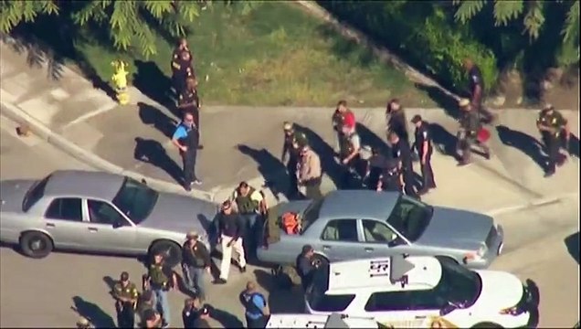 14 morts dans une tuerie aux États-Unis, deux suspects tués et identifiés