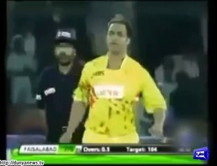 Shoaib akhtar magic delivery to Mohammad hafeez.