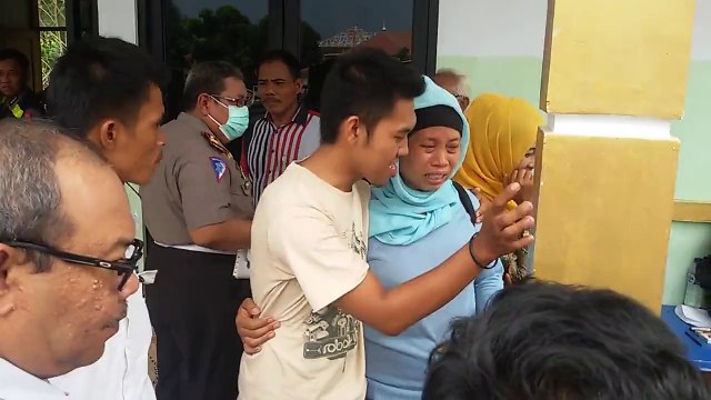 Sambangi Kamar Mayat, Keluarga Korban Kecelakaan Maut Tol Cipali Histeris