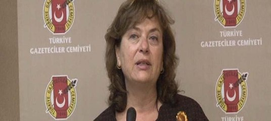 Dilek Dündar: Her şeye rağmen Türkiye'yi çok seviyoruz