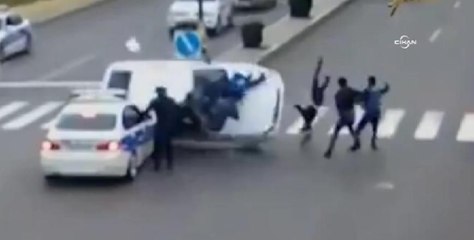 Korkunç kaza anı: Yayaları ezdi geçti