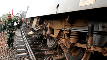 フランス高速鉄道TGVが脱線 制限速度を150キロもオーバーか？ Train derailment 20151114