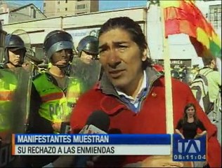 Manifestantes muestran su rechazo a las enmiendas