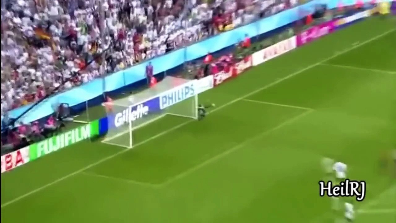 Tổng hợp những pha sút bóng mạnh và đẹp nhất 2015