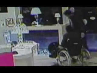 Latiano (BR) - Rapina in gioielleria, titolare insegue e prende malvivente (04.12.15)