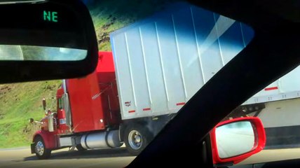 Süratle Giden Tır Yanlış Şeride Girdi