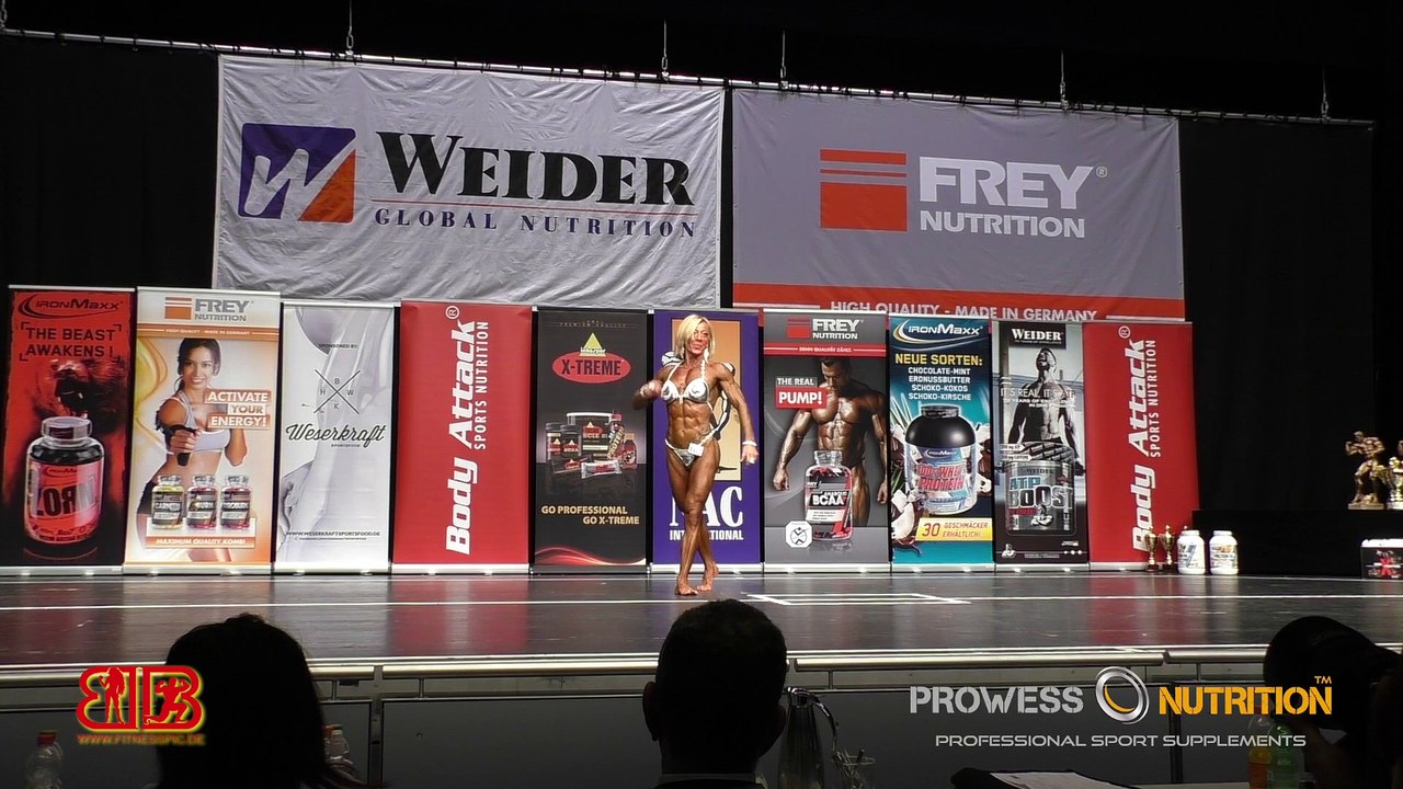 Universum 2015_ Manuella Monteiro_Ms. Figure over 40