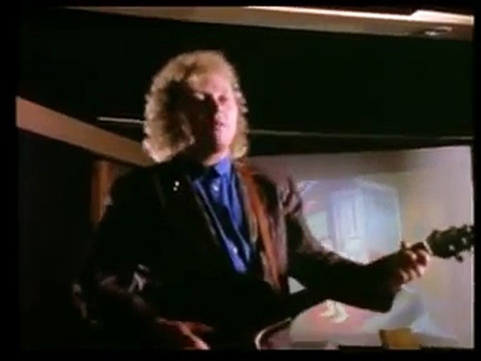 =Dave Dobbyn - You Oughta Be In Love