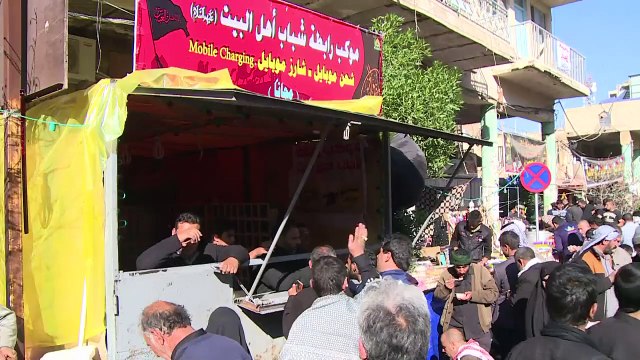 Irak: des bénévoles aident les pèlerins à Kerbala