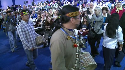 Pueblos indígenas tratan de hacerse oír en París