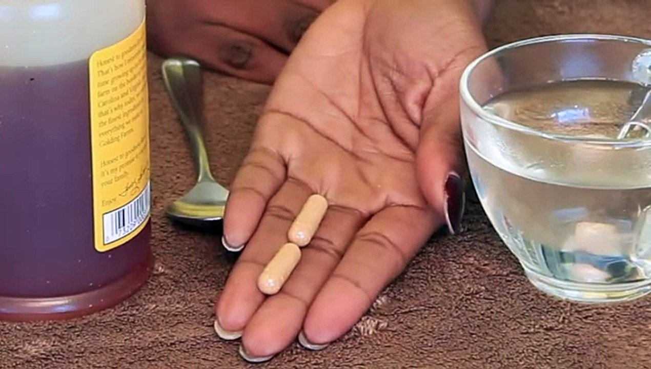 How to Make Hawthorn Tea With Capsules