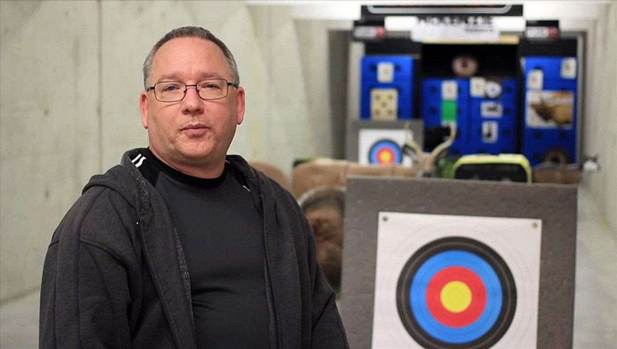 The Advantages & Disadvantages of Bows & Arrows