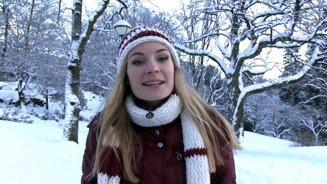 How to Knit a Scarf! DIY Scarf and a Round Knitting Loom. For Knitting or Crochet Beginner