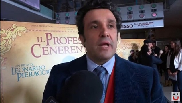 Intervista a Flavio Insinna dal sito Funweek riguardante la sua partecipazione nel Film Il Professor Cenerentolo