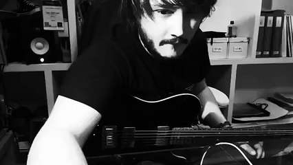 Котяра любит тяжелую музыку