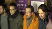 Iglesias pega el cartel de Podemos con su padre