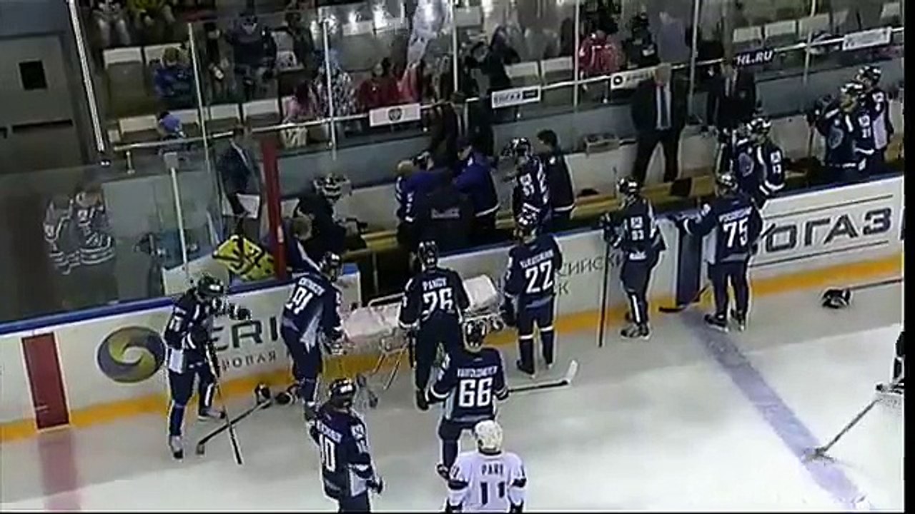 Hockey player throat get cut by skate during game Vidéo Dailymotion