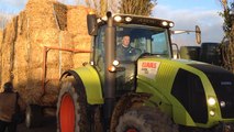 Les agriculteurs offrent leur fourrage