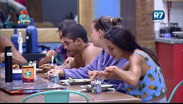 A Fazenda 8 Hora do Rango! Peões Almoçam em Clima de Paz em dia de Eliminação 12/11/15 Par