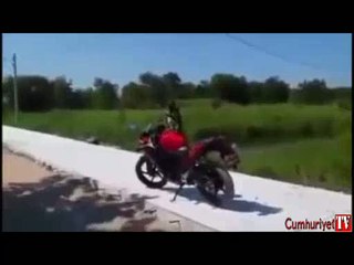 Maymunla adam tekme tokat kavga etti