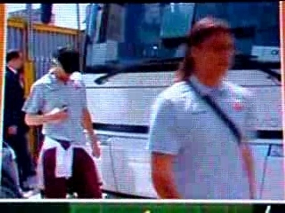 Mexes off the bus before Palermo