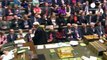 Parlamento britânico aprova bombardeamentos do Reino Unido sobre o grupo Estado Islâmico na Síria - 397 votos a favor, 223 contra
