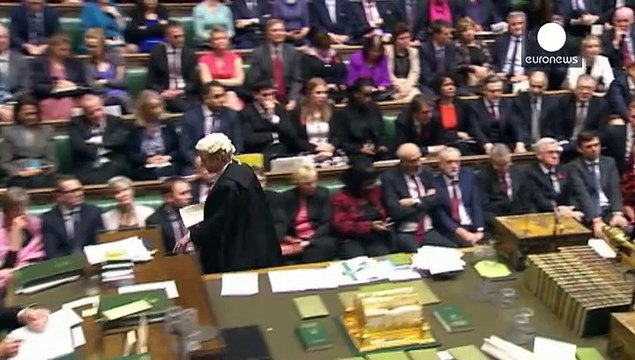 Parlamento britânico aprova bombardeamentos do Reino Unido sobre o grupo Estado Islâmico na Síria - 397 votos a favor, 223 contra
