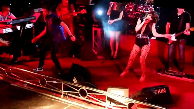Hande Yener İzmir Ooze Venue 6 Nisan 2012 HAYROLA.MP4