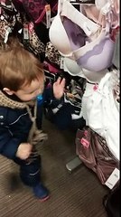 Sütyen Reyonuna Dalan Meme Sever Ufaklık